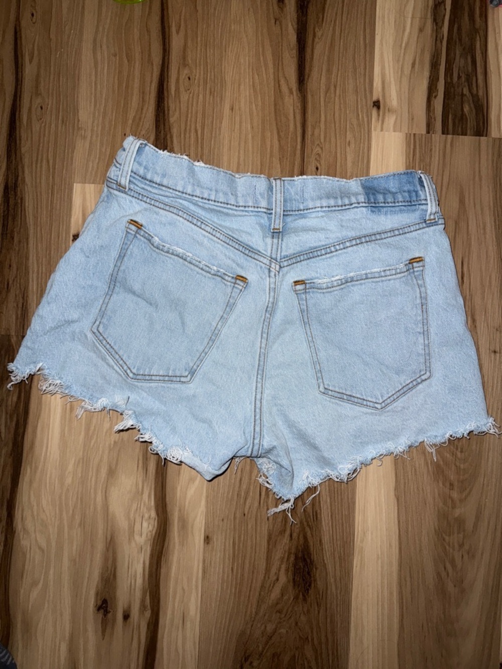 A&F Light Wash High-Rise Denim Cutoff Shorts - Picture 5 of 7